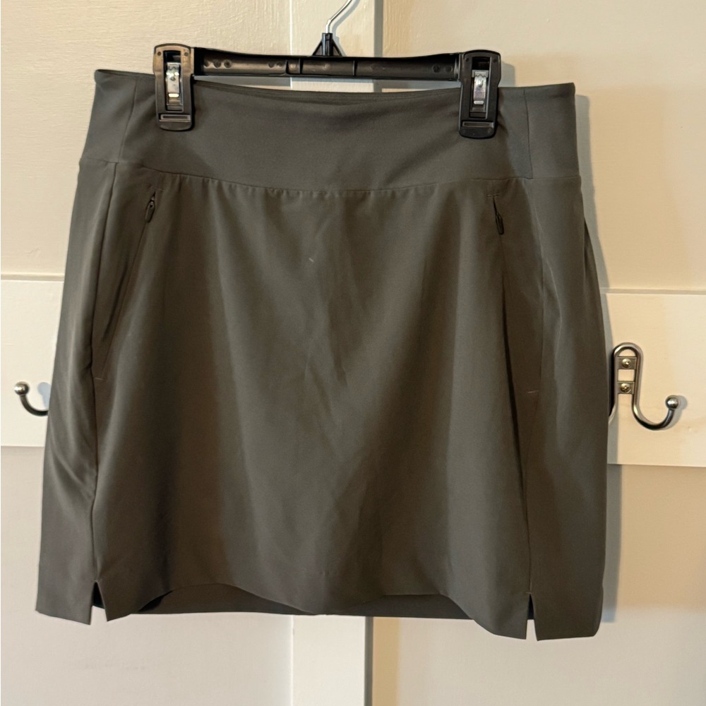 Athleta Green Skort Mid-Length